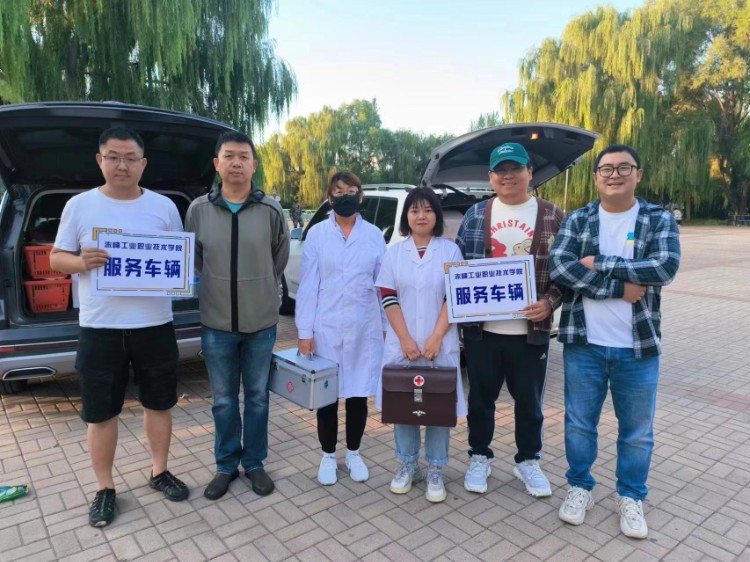 总务处为新生军训拉练做好后勤保障工作.jpg