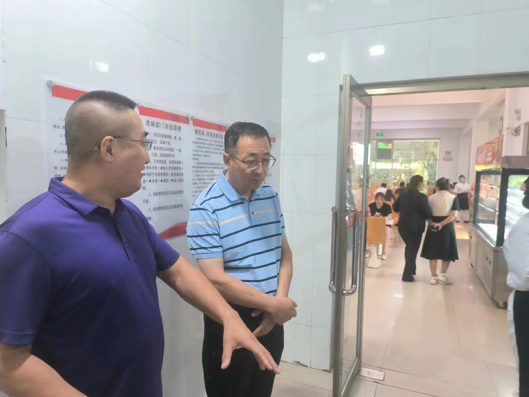 自治区教育厅工作组来我院食堂进行专项排查2.png